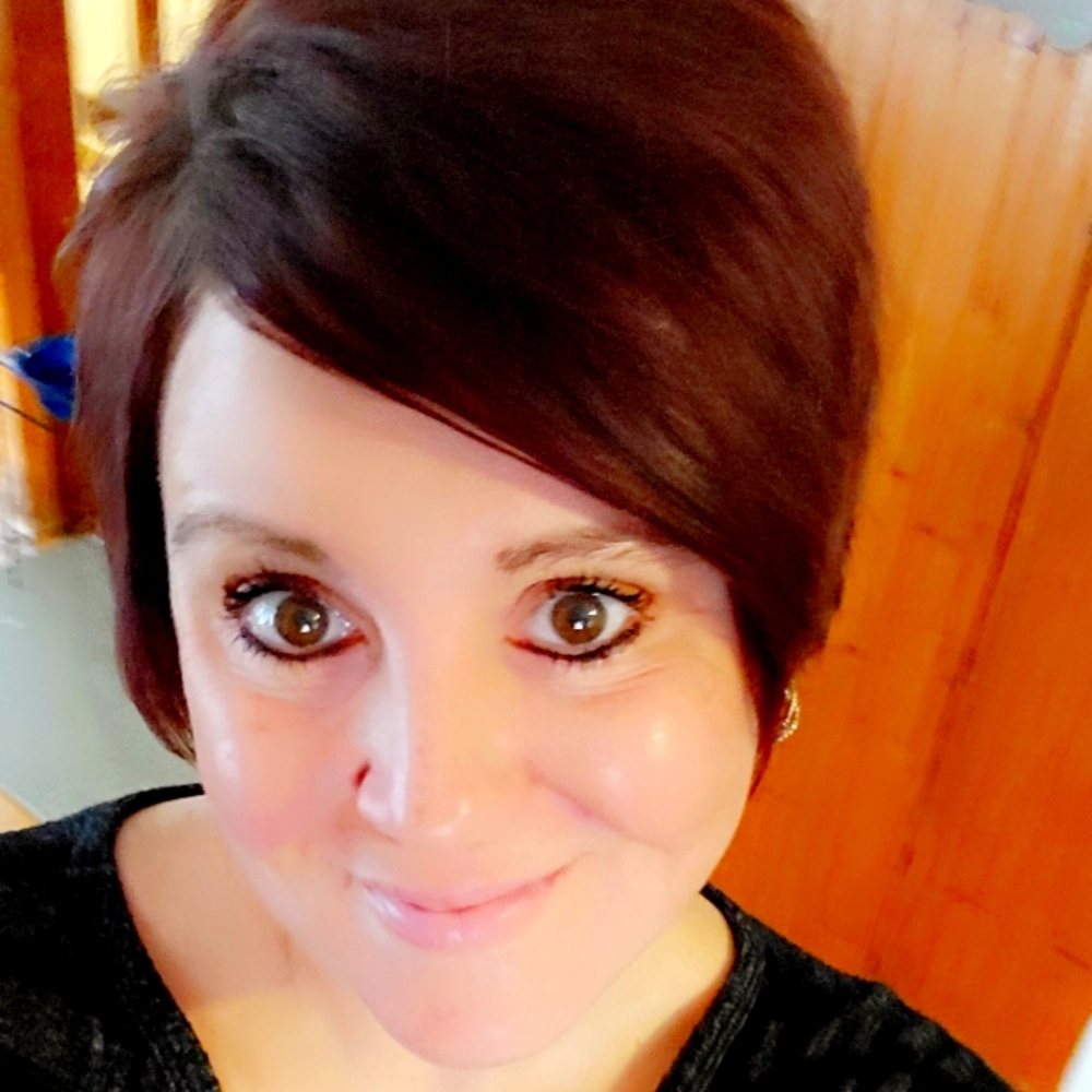 Meet your Posher, Crystal